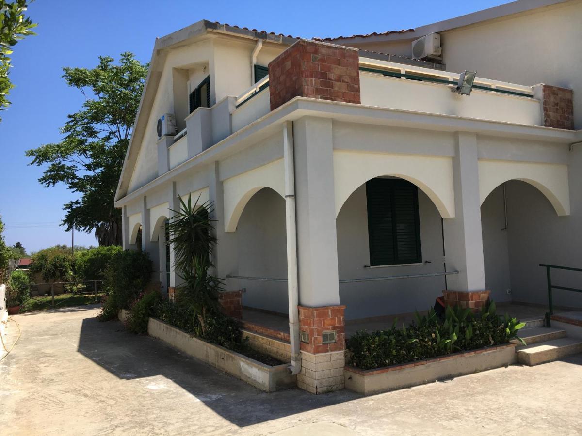 Villa Del Falso Pepe Avola Exteriör bild