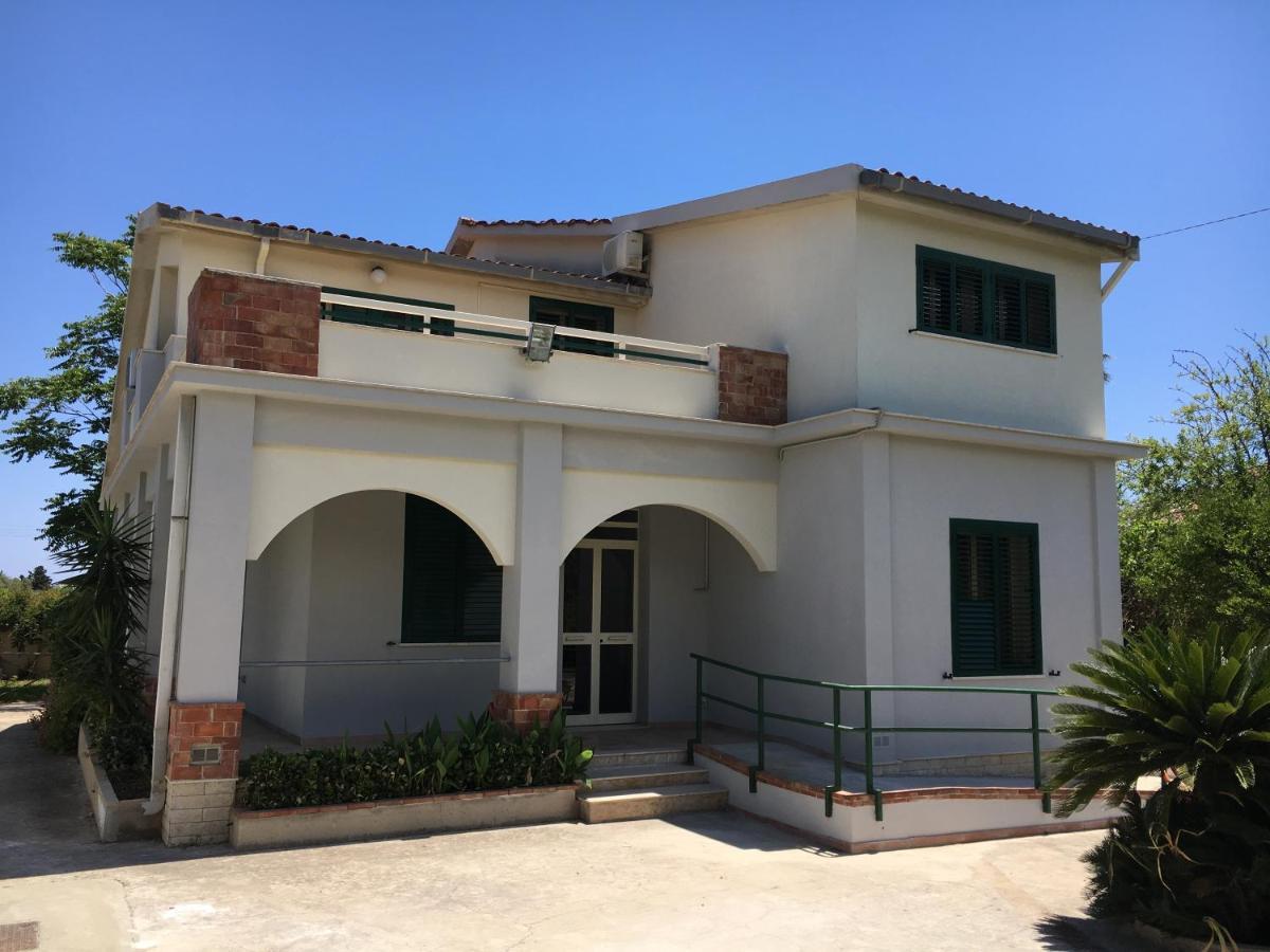 Villa Del Falso Pepe Avola Exteriör bild