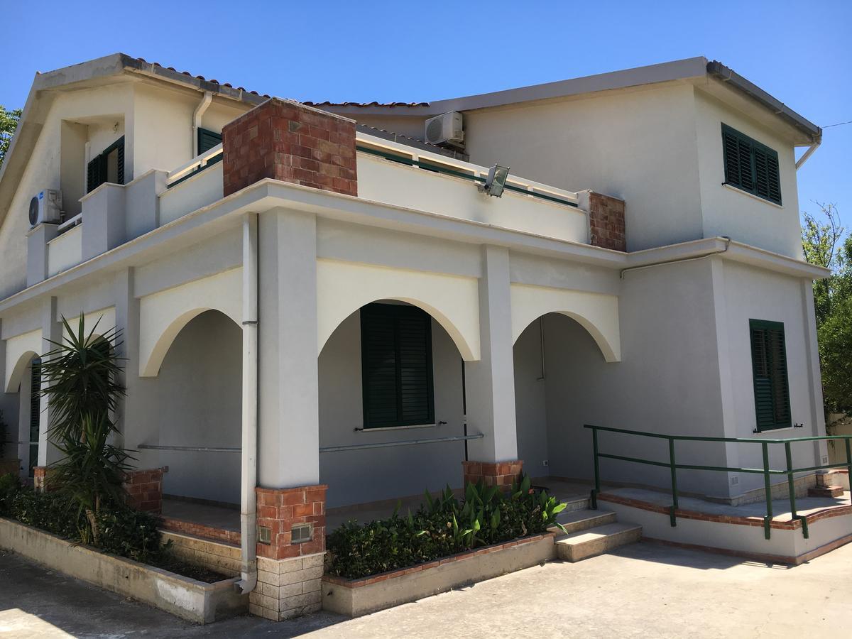 Villa Del Falso Pepe Avola Exteriör bild
