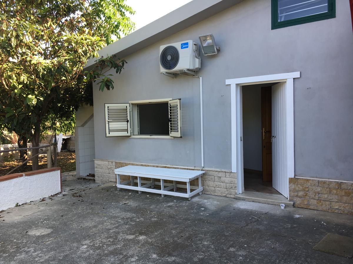 Villa Del Falso Pepe Avola Exteriör bild