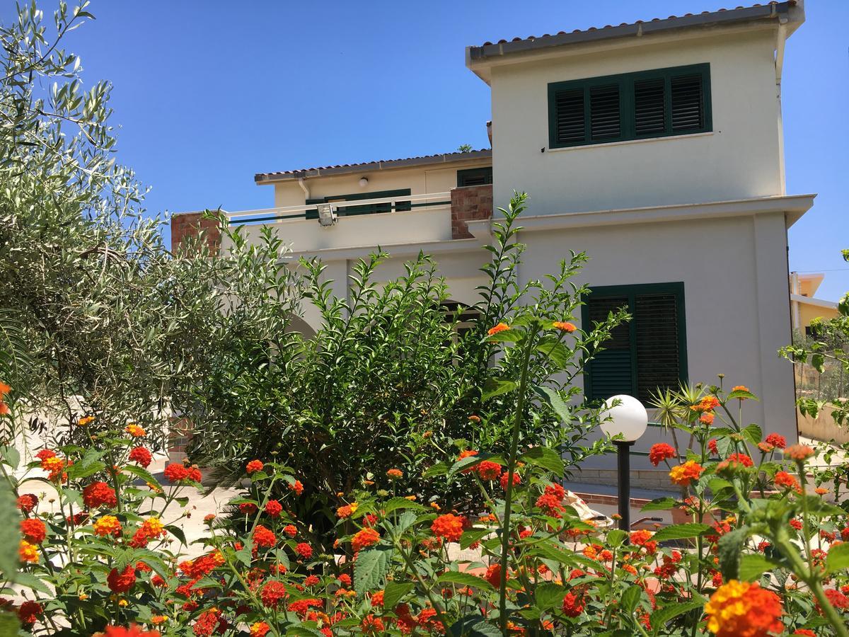 Villa Del Falso Pepe Avola Exteriör bild